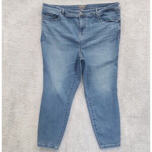 Torrid MidFit Super Skinny Jeans Size 24R Denim Super Soft Medium Wash Stretch